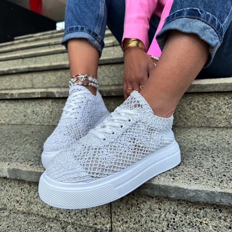 Biele čipkované tenisky