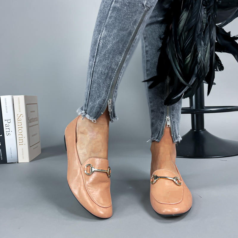 Ružové mokasíny s ozdobou