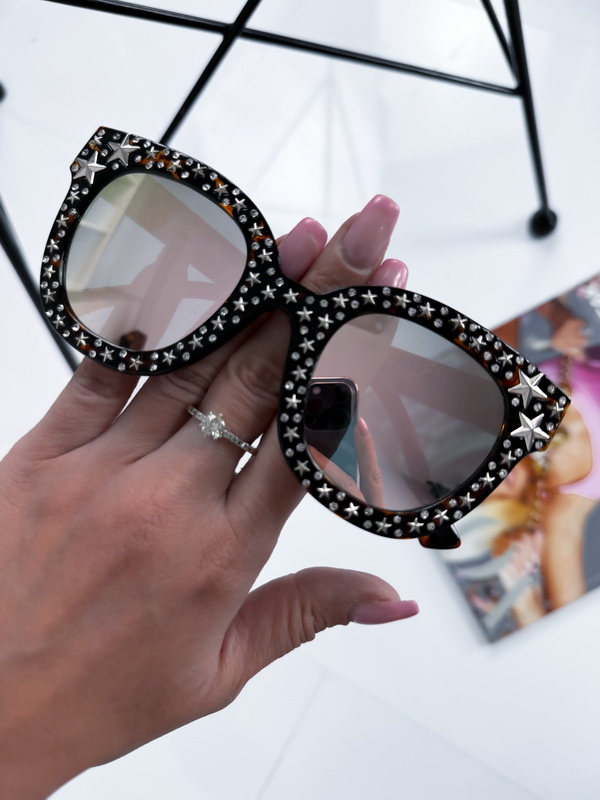 Slnečné okuliare s kamienkami