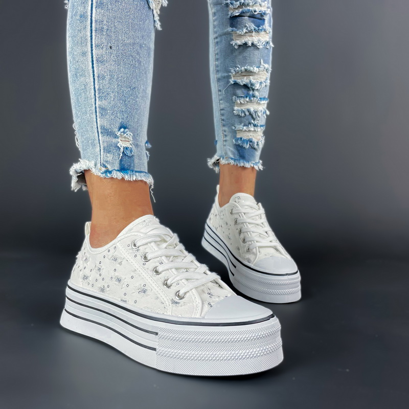 Biele  rifľové  tenisky