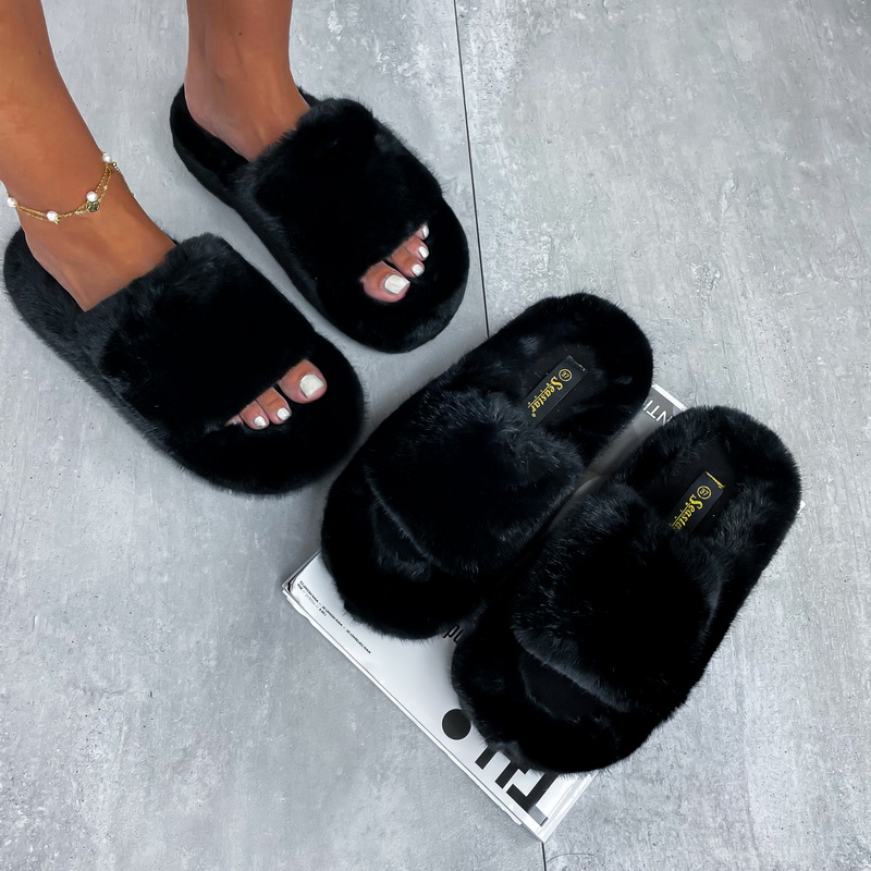 Čierne  kožušinové  šlapky