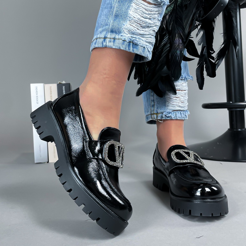 Čierne lakované mokasíny