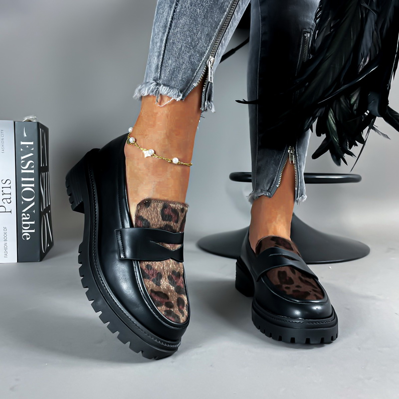 Čierne leopardie mokasíny