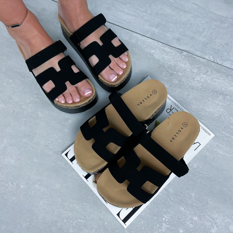 Čierne  šľapky na platforme