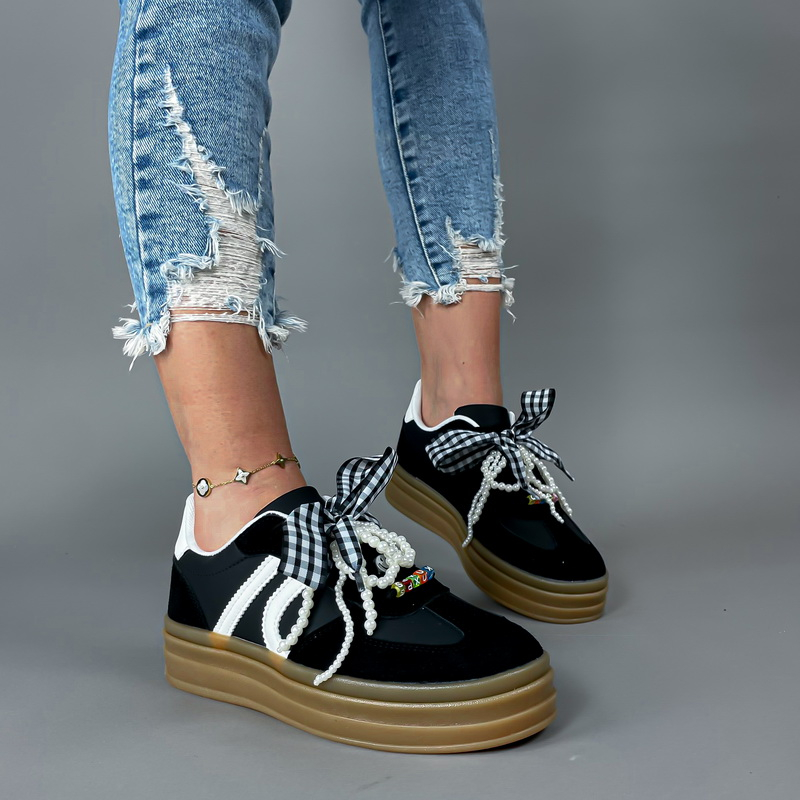 Čierne tenisky s perličkami