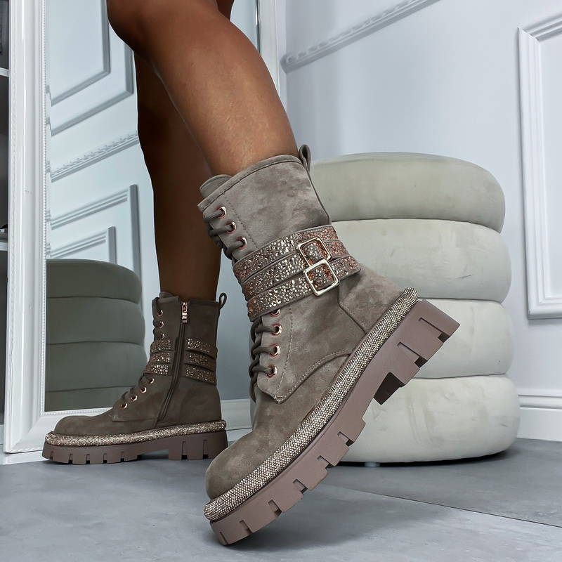 Tmavobéžové  nízke čižmy s kamienkami