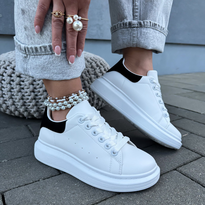 Bielo-čierne tenisky