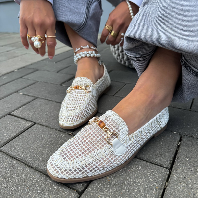 Bielo-zlaté mokasíny