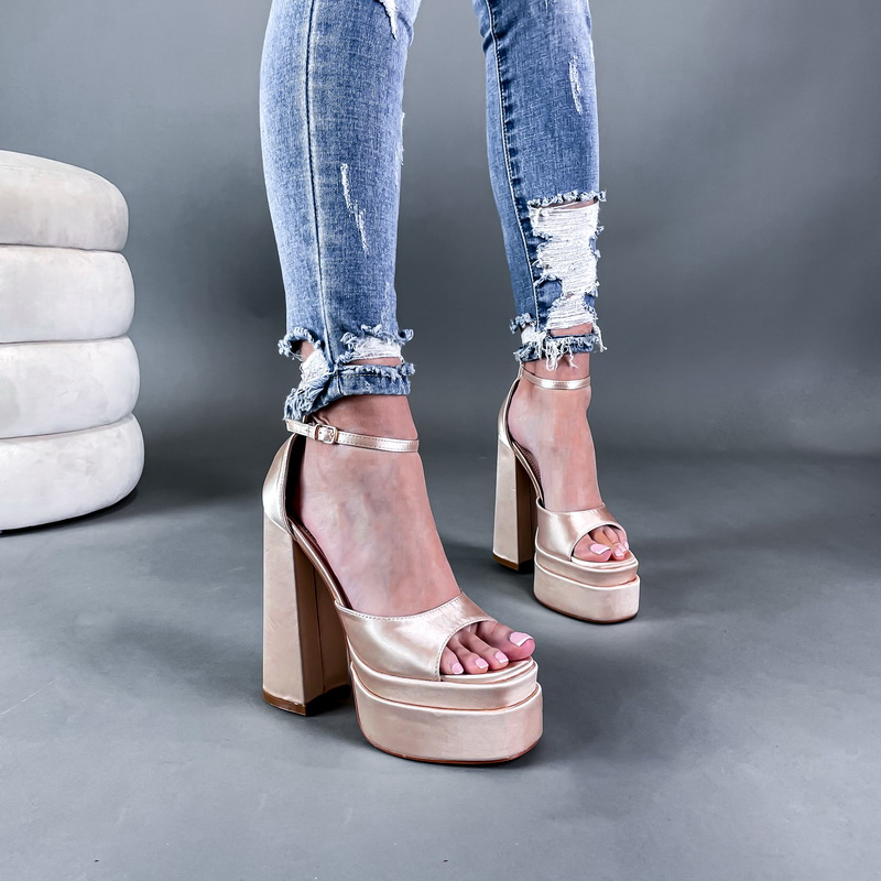 Béžové saténové sandále na platforme