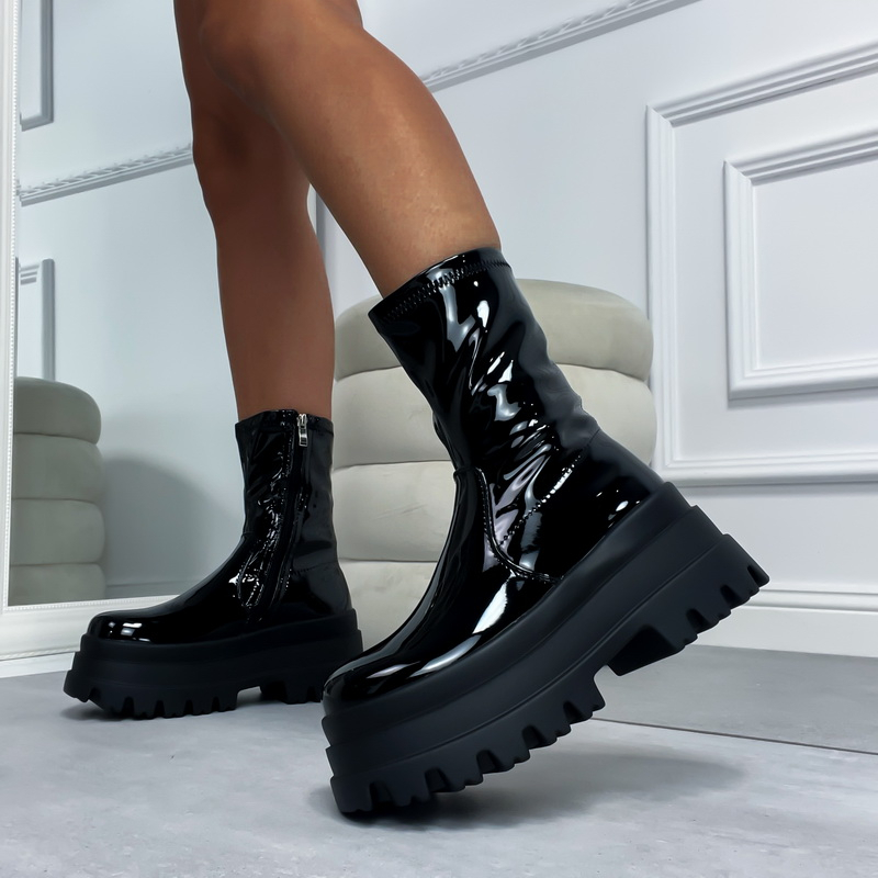 Čierne lakované nízke čižmy