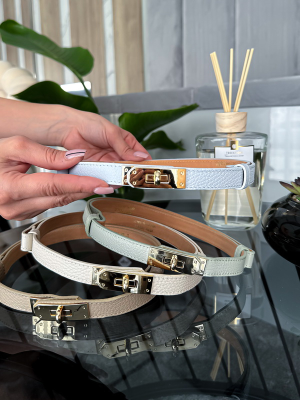 Svetlomodrý kožený opasok