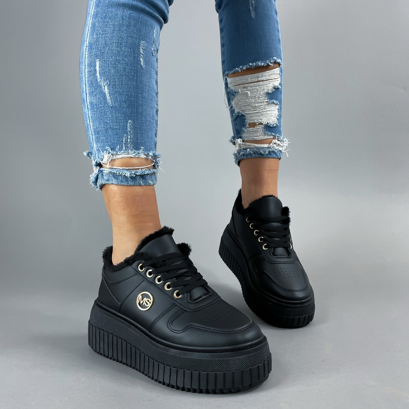 Čierne  zateplené tenisky