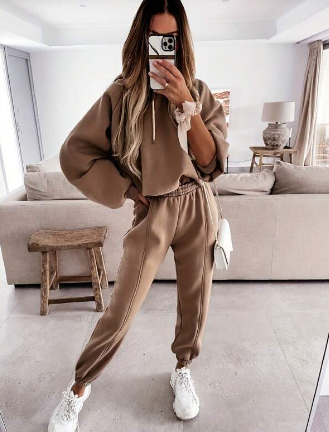 Hnedá tepláková súprava