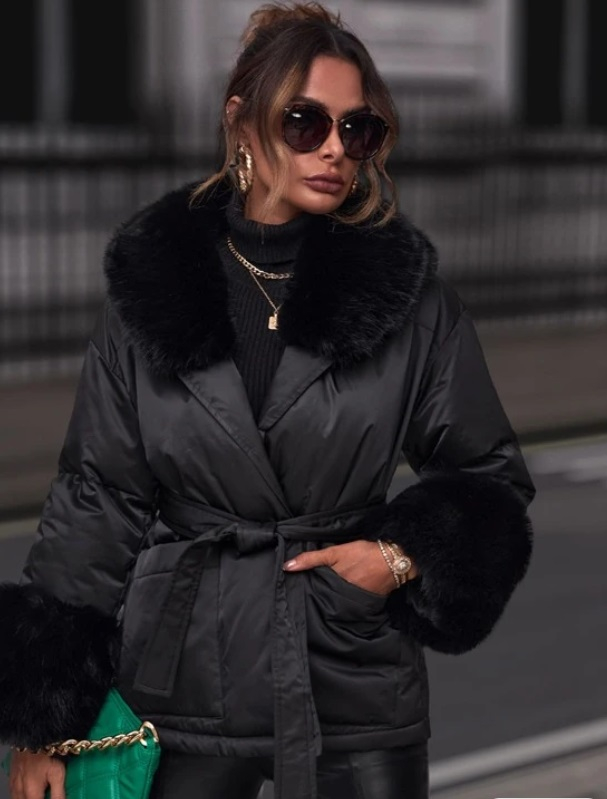 Čierna vetrovka s kožušinkou