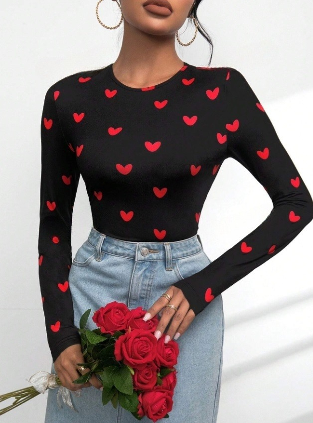 Čierny srdiečkový top