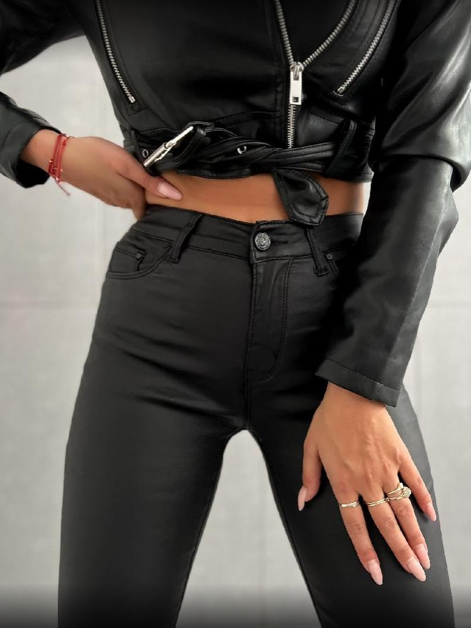 Čierne elastické nohavice