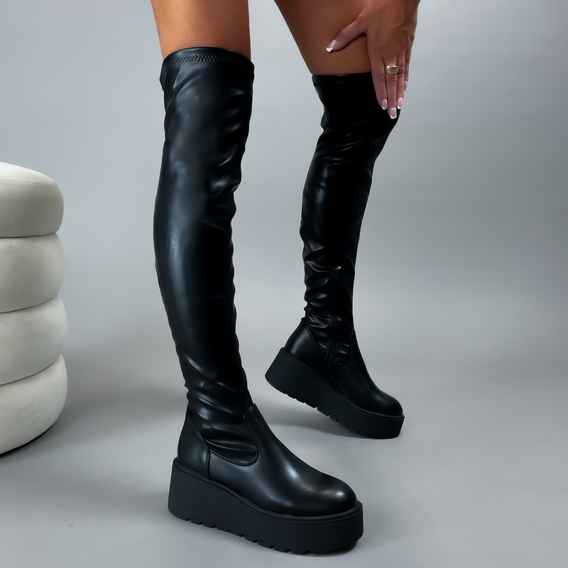 Čierne vysoké čižmy