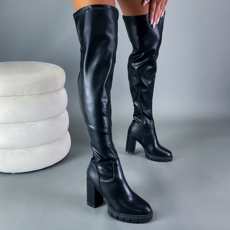 Čierne vysoké čižmy