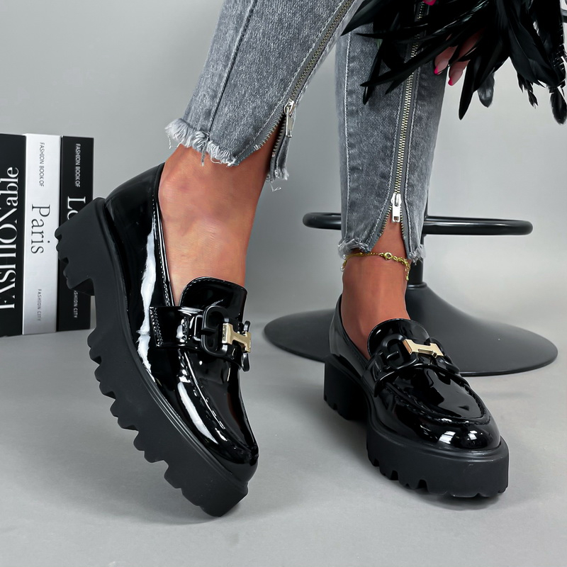 Čierne lakované mokasíny