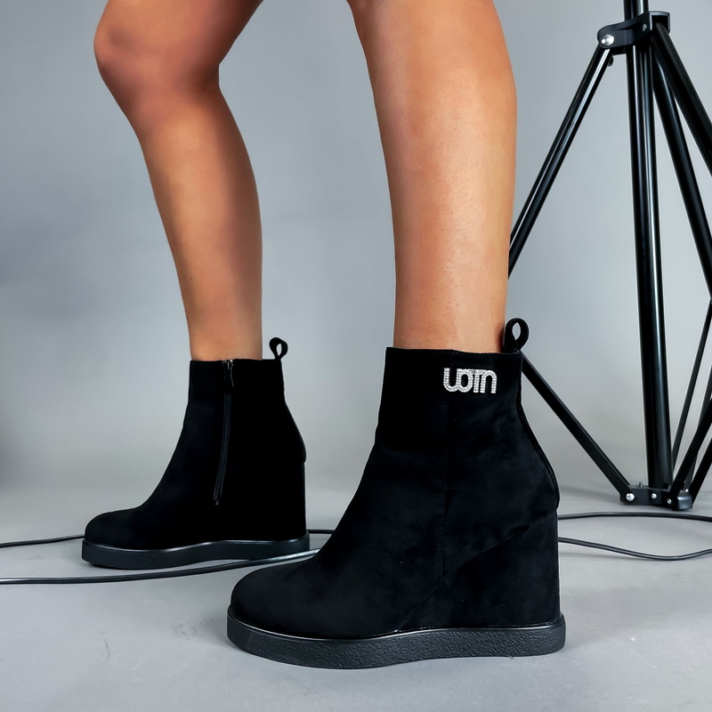 Čierne semišové kotníkové čižmy