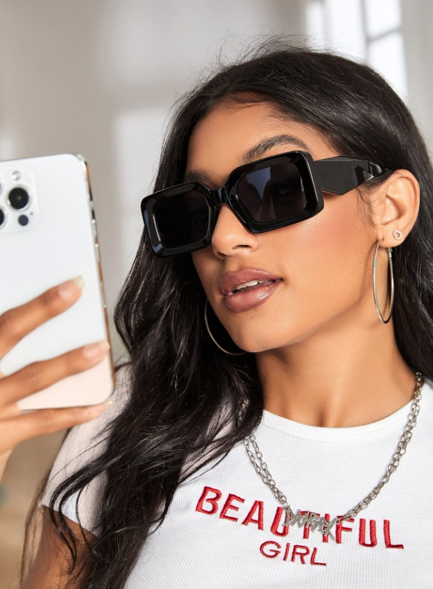 Čierne slnečné okuliare