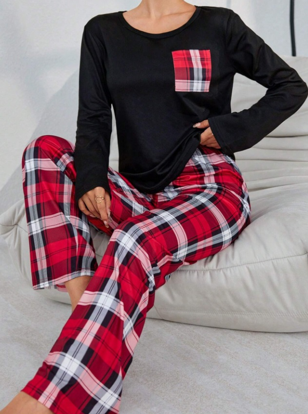 Čierne kárované pyžamo