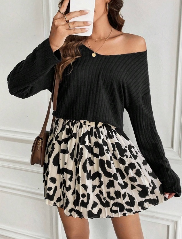 Čierny vzorovaný sukňový komplet