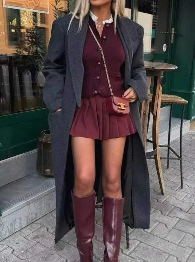 Bordová kraťasová sukňa