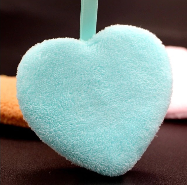 Modrá čistiaca hubka na tvár