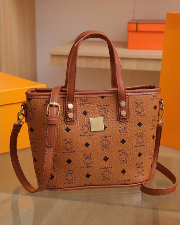 Vzorovaná hnedá kabelka