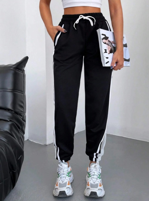 Čierne teplákové nohavice