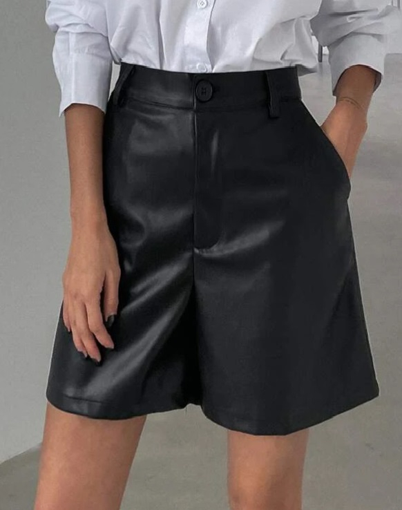 Čierne koženkové kraťasy