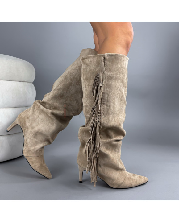 Hnedé semišové vysoké čižmy so strapcami-323298-20