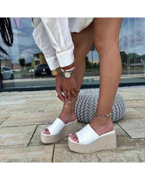 Biele šľapky na platforme-320390-20