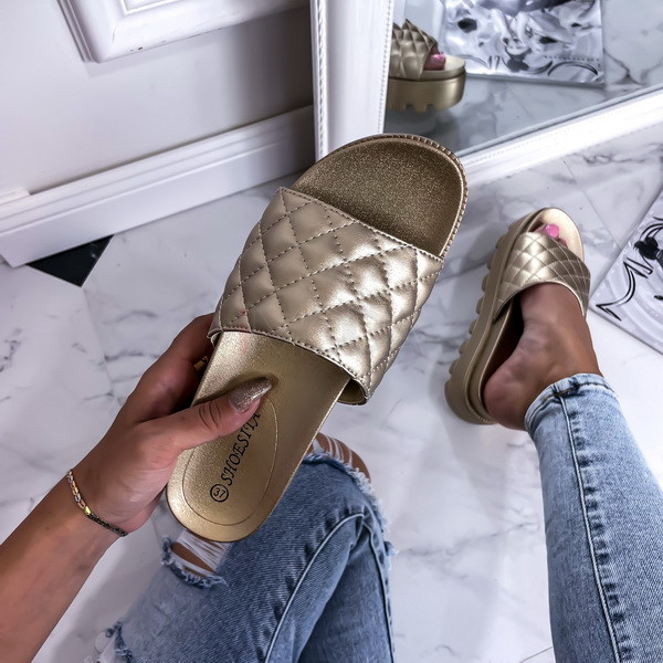 Zlaté šľapky na platforme-247204-376