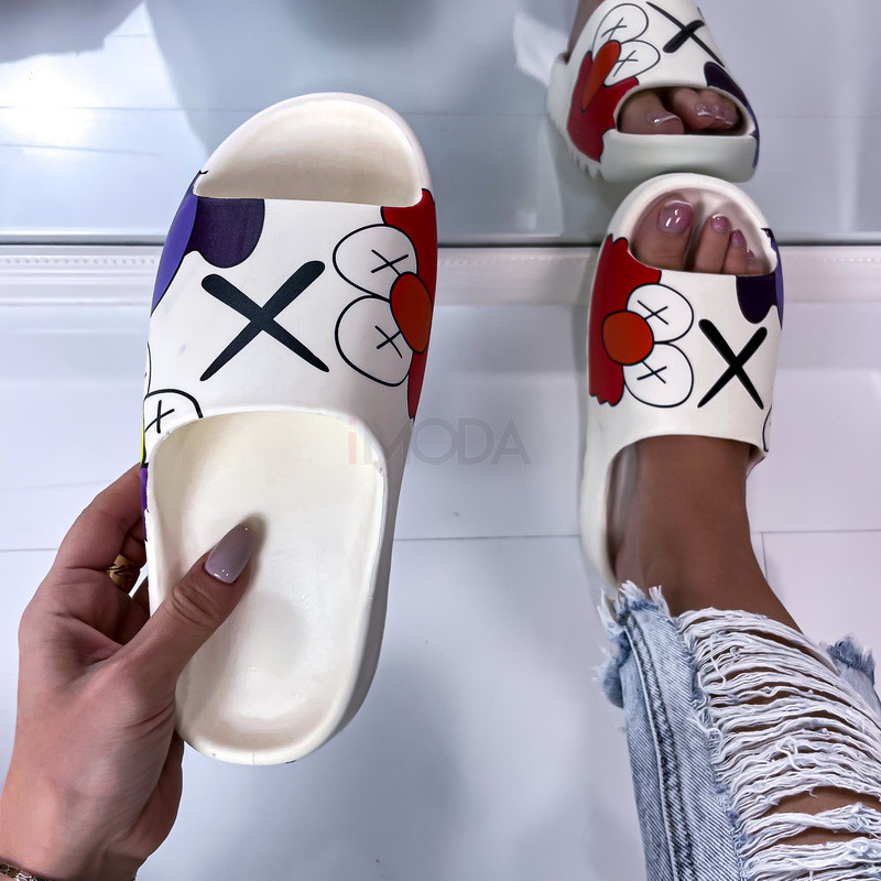 Biele vzorované šľapky-262745-33