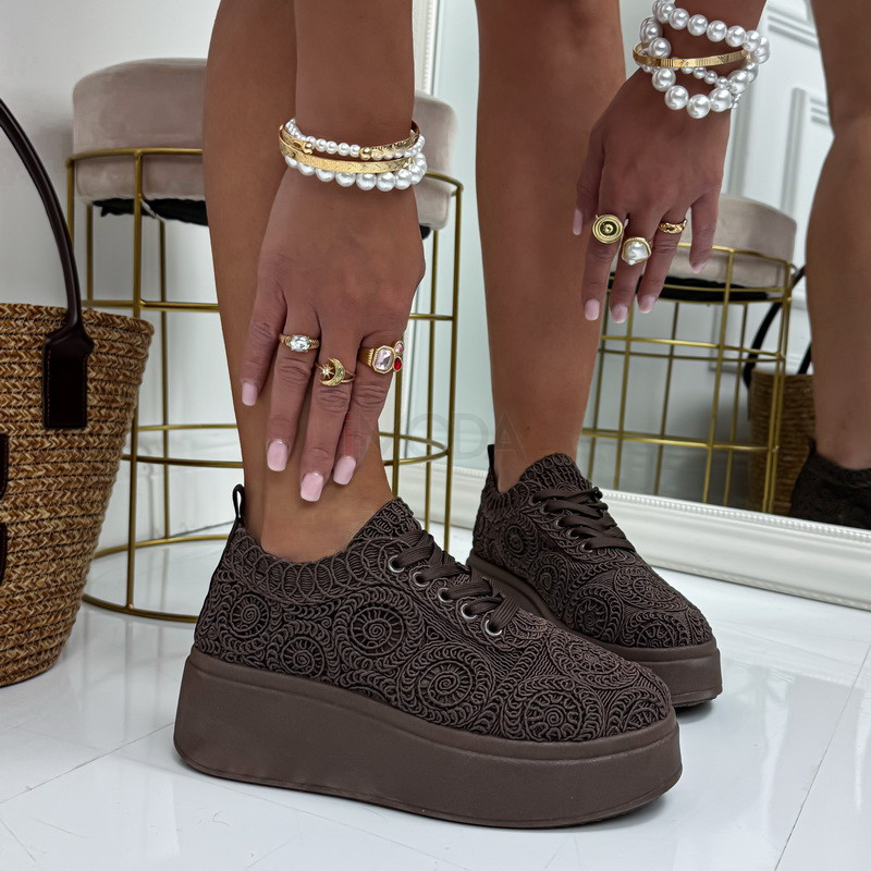 Tmavohnedé čipkované tenisky-327463-31