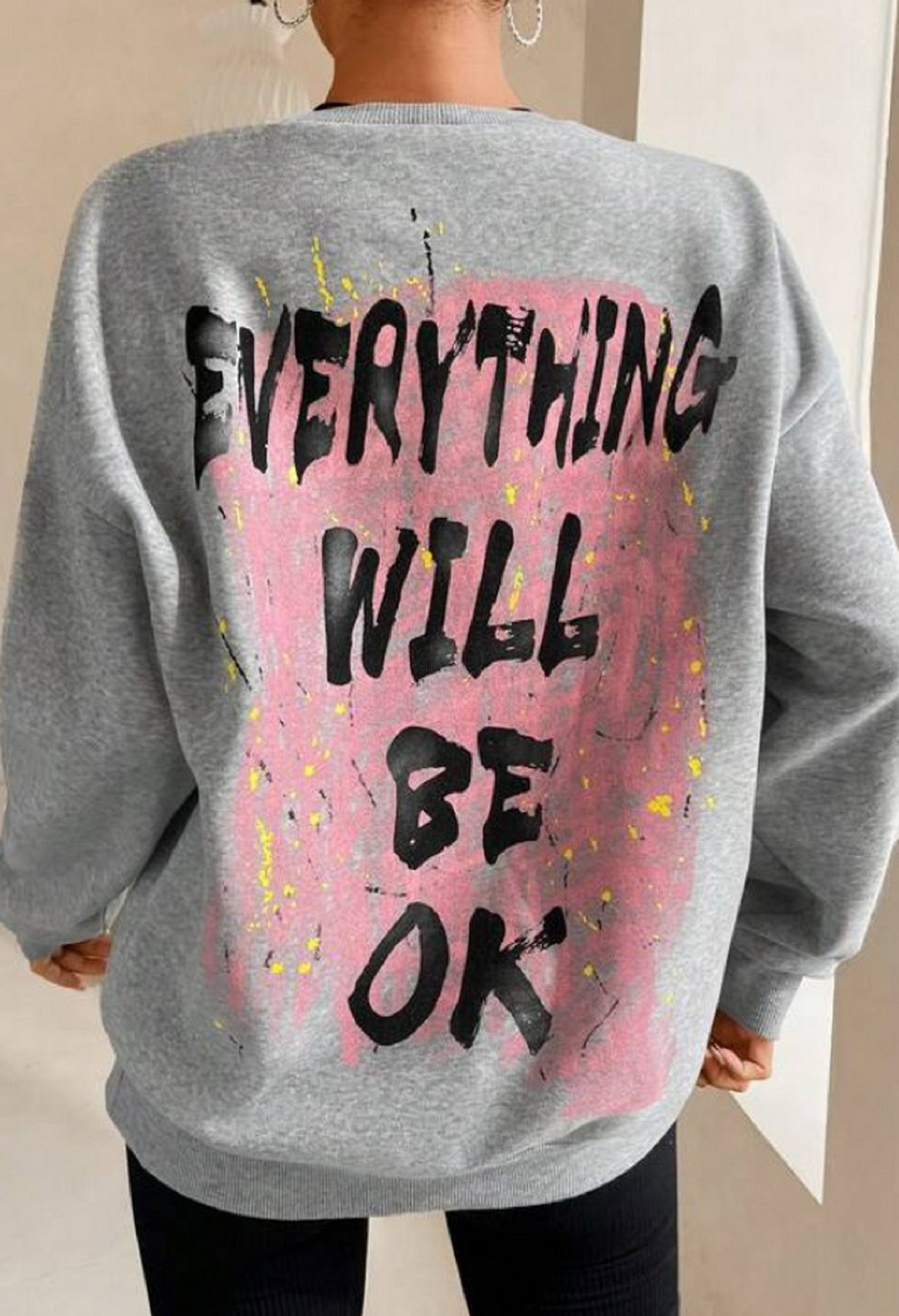 Sivá mikina s nápisom-290121-33