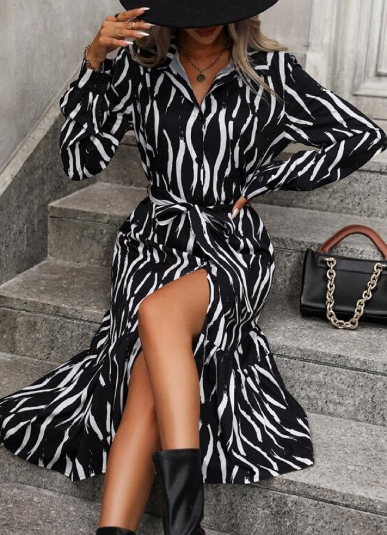 Čierno-biele vzorované šaty-289928-31