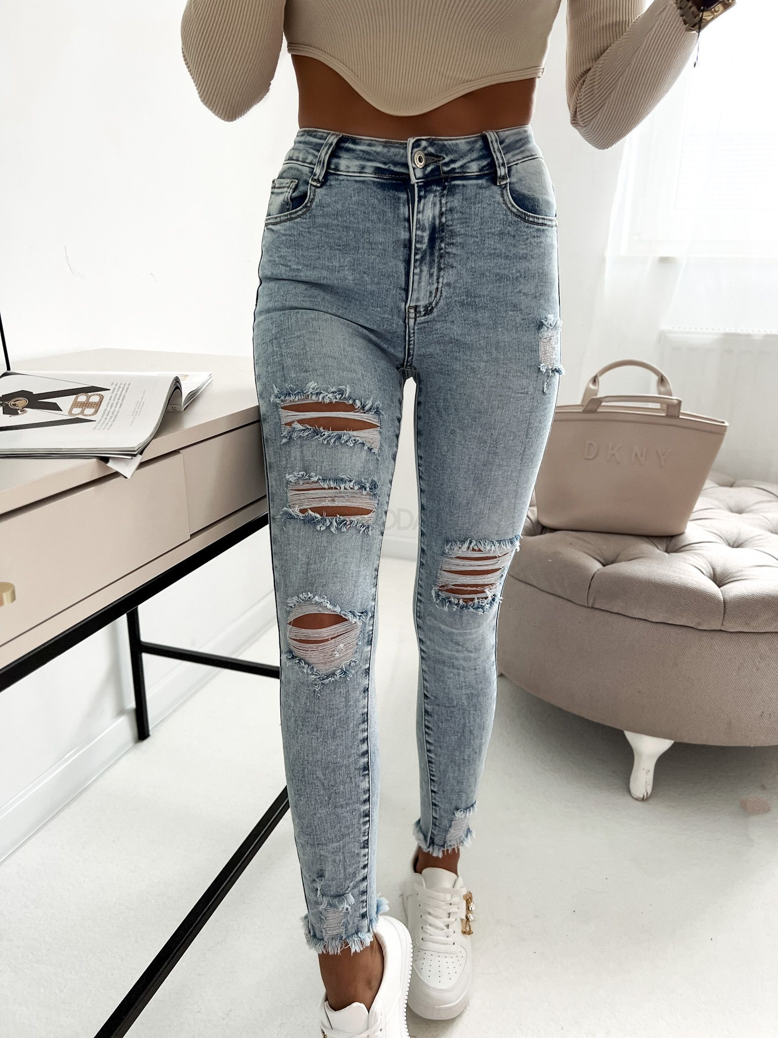 Svetlomodré potrhané rifle s opaskom-281919-37