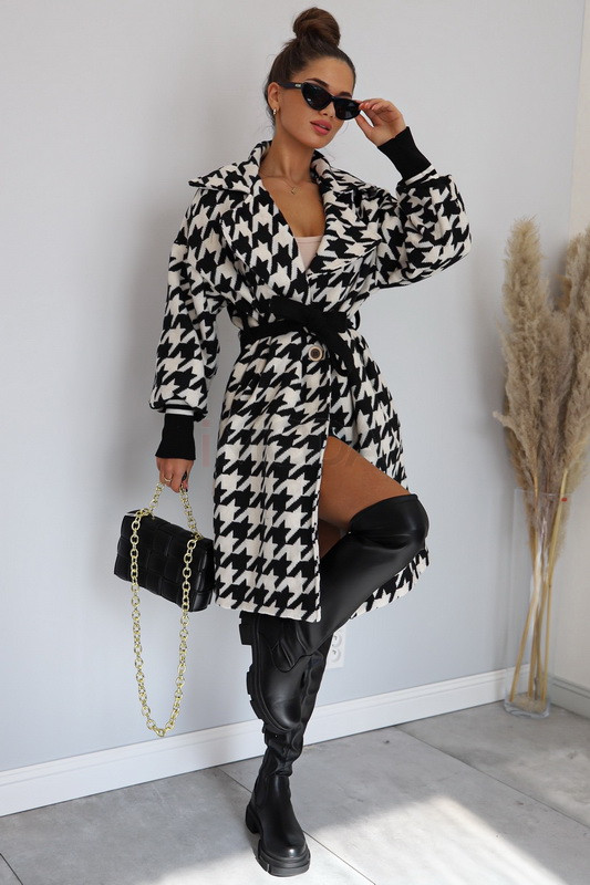Čierno-biely kabát s opaskom-276753-32