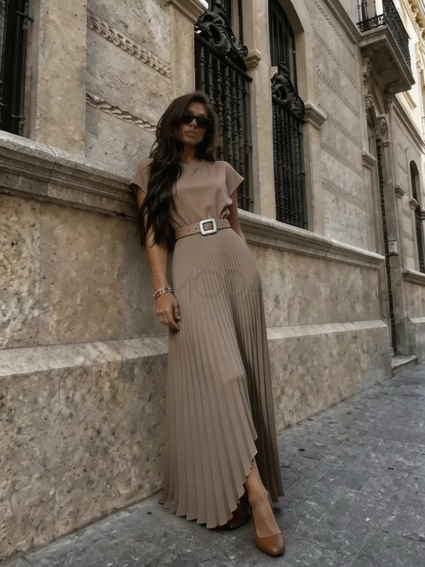 Tmavobéžové šaty s plisovanou sukňou a opaskom-327126-31