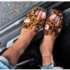 Hnedé šľapky s leopardím vzorom