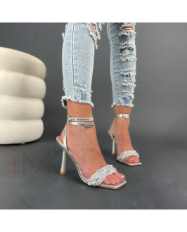 Strieborné sandále s perličkami