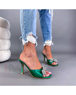 Zelené saténové  sandále 