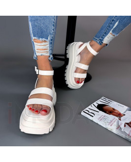 Biele sandále na platforme