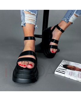 Čierne sandále na platforme