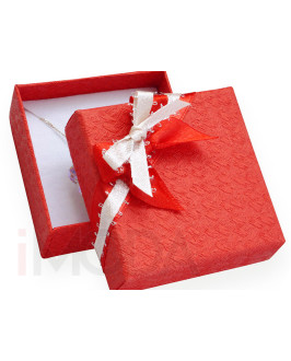 Červená papierová darčeková krabička s mašľou