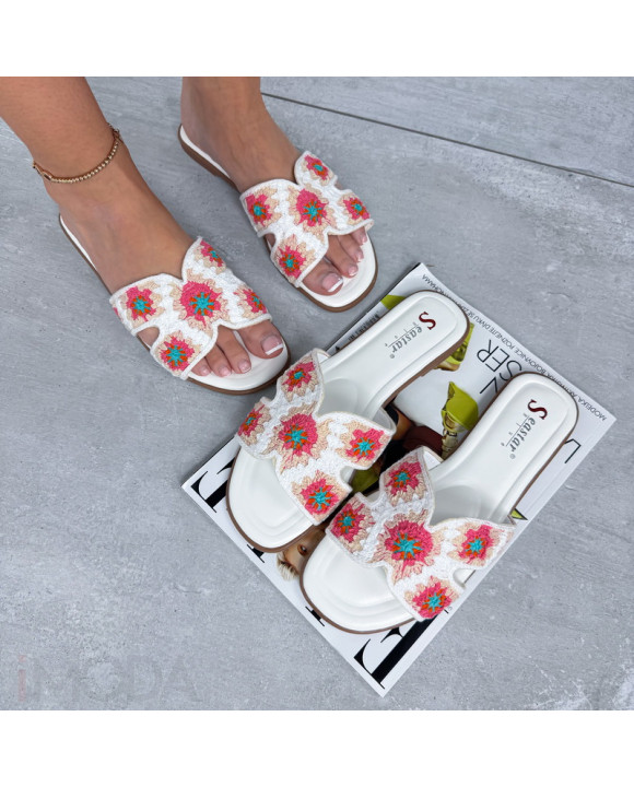 Biele vyšívané šľapky-317404-20