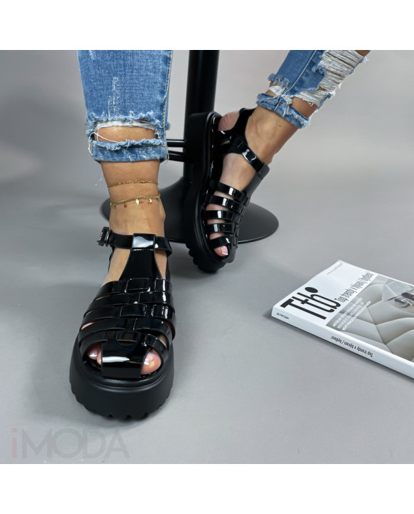 Čierne lakované sandále-305602-20